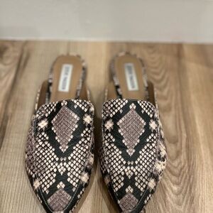 Steve Madden snakeskin flats , Snakeskin